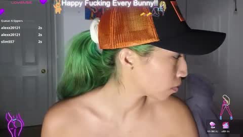 Tokki  bunny  online show from January 28, 5:11 am