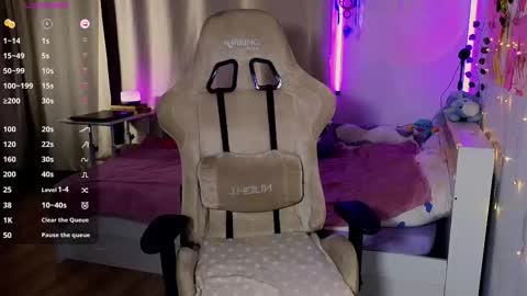 bunnykelly online show from November 13, 6:16 am