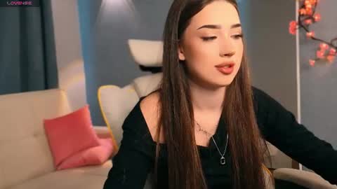 Amelia online show from June 20, 9:15 am