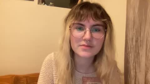 Snapshot of bushbabe3008 chatting on December 24, 3:27 am esme gray online show from December 24, 3:27 am