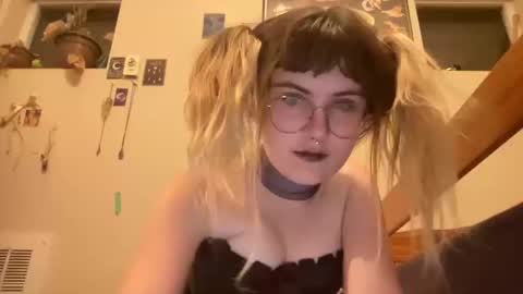 Snapshot of bushbabe3008 chatting on October 16, 5:51 am esme gray online show from October 16, 5:51 am