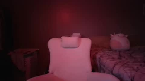 busteebetty online show from April 8, 12:02 am