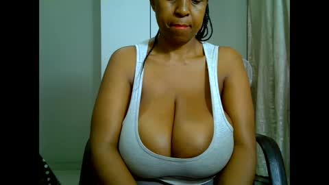 Snapshot of bustytessa37 chatting on February 24, 6:15 pm bustytessa37 online show from February 24, 6:15 pm