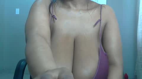 Snapshot of bustytessa37 chatting on September 25, 6:53 am bustytessa37 online show from September 25, 6:53 am