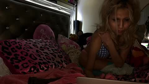 buttercupbimbo online show from January 21, 5:41 pm