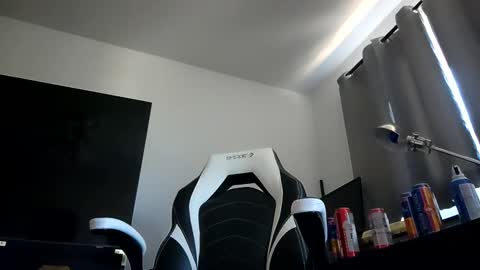 bwall1425 online show from October 24, 7:25 pm