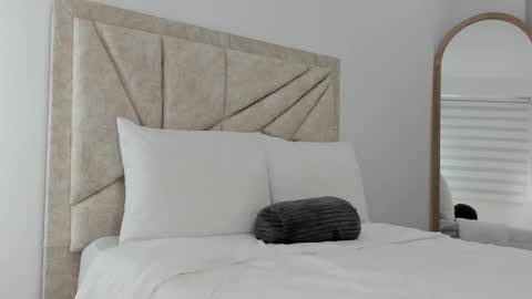    online show from January 6, 10:03 pm