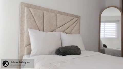    online show from October 7, 9:22 pm