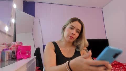 Snapshot of byanca_winklar chatting on December 21, 2:25 pm online show from December 21, 2:25 pm