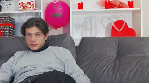 Calvin online show from February 15, 11:58 pm