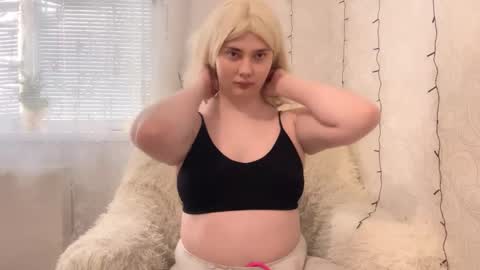 Snapshot of camgirl_xx chatting on January 9, 8:24 am Marta online show from January 9, 8:24 am