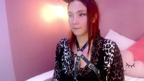 Snapshot of cami_fire chatting on February 19, 7:59 pm Cami online show from February 19, 7:59 pm