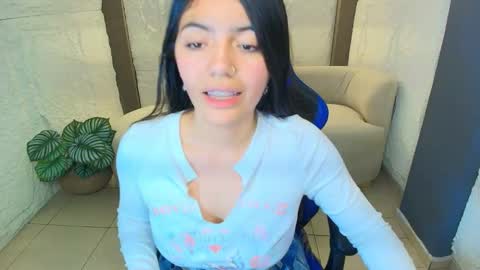 Snapshot of cami_goddess_r chatting on October 17, 8:57 pm Cami online show from October 17, 8:57 pm