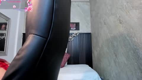 Snapshot of camila__bouzas chatting on October 15, 9:59 pm camila__bouzas online show from October 15, 9:59 pm