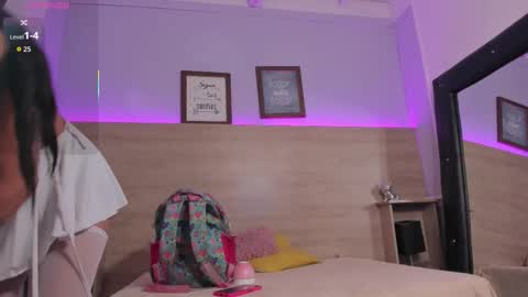 Snapshot of camila__montes chatting on October 20, 1:05 pm camila__montes online show from October 20, 1:05 pm