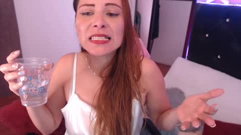 Snapshot of camila_delarosa chatting on October 14, 7:28 pm camila online show from October 14, 7:28 pm