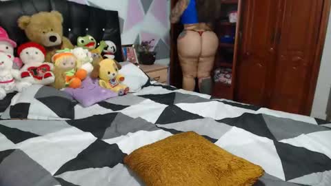 Snapshot of camila_rosess chatting on October 14, 1:47 pm valentinaEpic way Ive been fucked 1515 online show from October 14, 1:47 pm