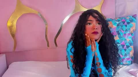 Snapshot of camilaqueenh chatting on October 19, 1:54 am camilaqueenh online show from October 19, 1:54 am