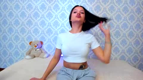 camilla_williamsss online show from October 7, 4:36 pm