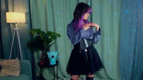 Emily online show from April 1, 4:04 pm