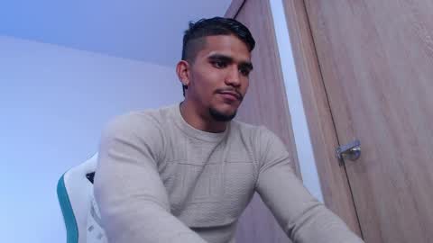 camilo_contre21 online show from April 6, 7:04 pm