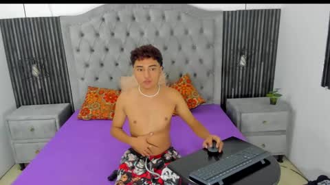 Snapshot of camilowhites chatting on February 26, 11:41 pm CamilowhiteS online show from February 26, 11:41 pm