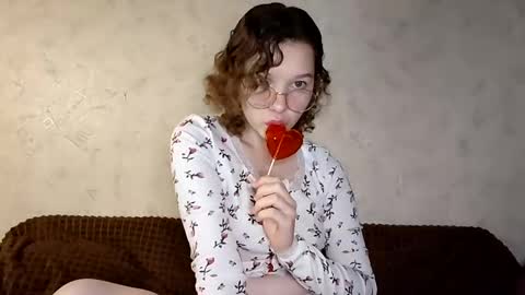 Snapshot of cammyrose_ chatting on October 11, 7:28 pm cammyrose_ online show from October 11, 7:28 pm