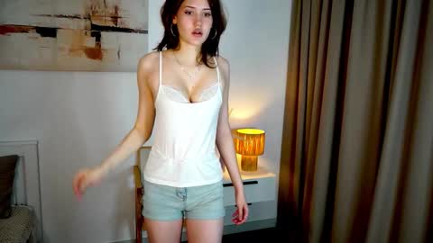 Snapshot of candelariaberenger chatting on October 4, 8:34 am Ariana online show from October 4, 8:34 am