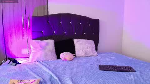 Snapshot of candy_blissx chatting on September 30, 1:32 pm candy_blissx online show from September 30, 1:32 pm