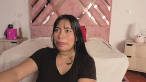 Im ChloeJoin The Fan Club online show from April 6, 4:57 am