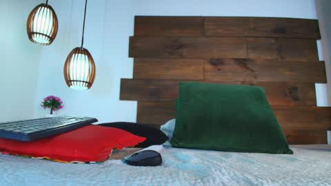 Jolie online show from March 28, 9:05 pm