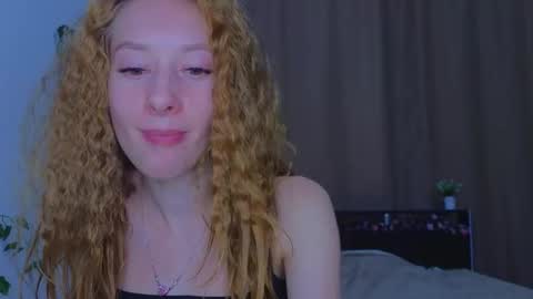 Snapshot of candy_flosse chatting on October 7, 10:33 am candy_flosse online show from October 7, 10:33 am