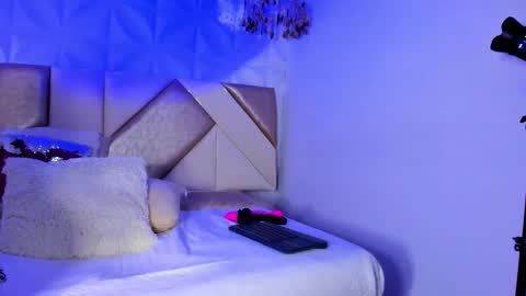 Snapshot of candy_klark chatting on October 16, 1:11 pm candy_klark online show from October 16, 1:11 pm