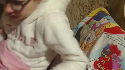 say meow and send tips  online show from January 30, 6:54 pm