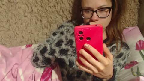 say meow and send tips  online show from December 5, 6:49 pm