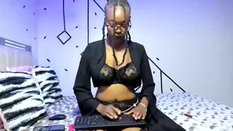 Snapshot of canela_kisses chatting on September 28, 7:56 pm Canela online show from September 28, 7:56 pm