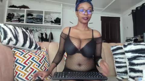 Snapshot of canela_kisses chatting on February 11, 6:33 pm Canela online show from February 11, 6:33 pm