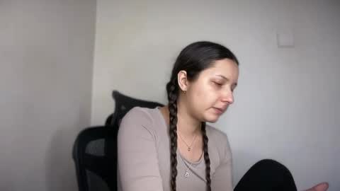 Emma online show from April 1, 1:41 pm