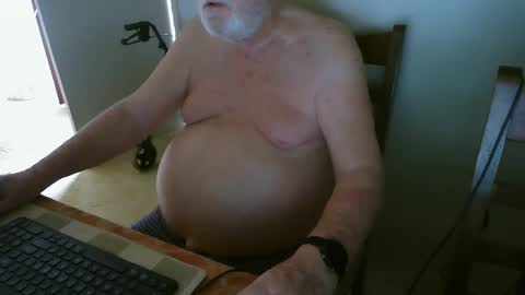 Snapshot of capt5105 chatting on January 26, 4:30 am capt5105 online show from January 26, 4:30 am