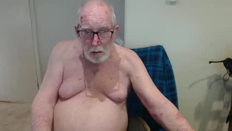 Snapshot of capt5105 chatting on October 12, 11:06 pm capt5105 online show from October 12, 11:06 pm