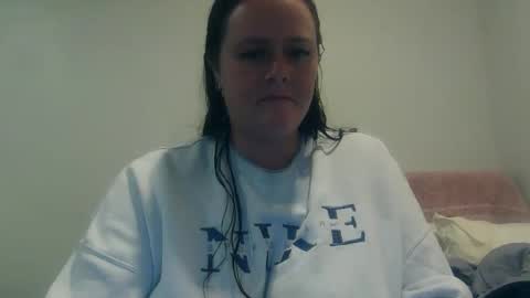 Snapshot of carinabro10 chatting on October 7, 8:43 am carinabro10 online show from October 7, 8:43 am