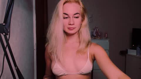 Snapshot of carinfox chatting on October 2, 7:45 pm Carin online show from October 2, 7:45 pm