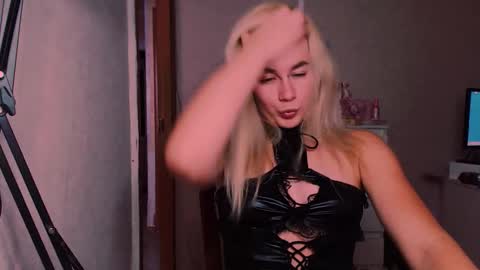 Snapshot of carinfox chatting on September 22, 8:13 pm Carin online show from September 22, 8:13 pm