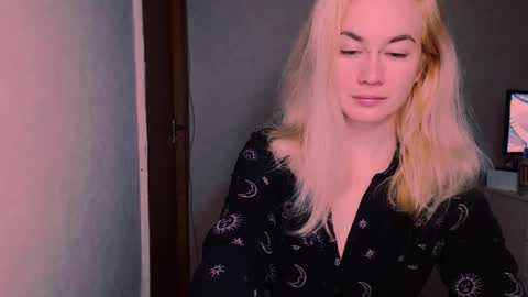 Snapshot of carinfox chatting on October 6, 5:25 am Carin online show from October 6, 5:25 am