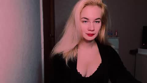 Snapshot of carinfox chatting on October 16, 5:18 am Carin online show from October 16, 5:18 am