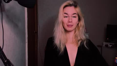 Snapshot of carinfox chatting on September 19, 4:05 am Carin online show from September 19, 4:05 am