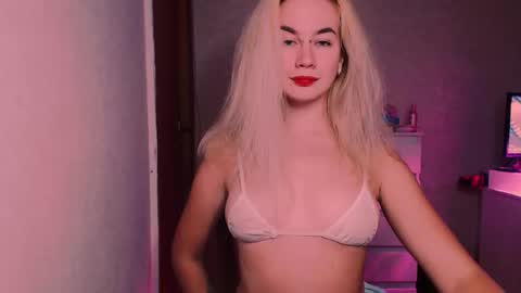 Snapshot of carinfox chatting on October 19, 8:02 pm Carin online show from October 19, 8:02 pm