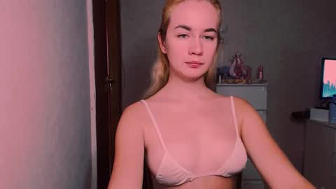 Snapshot of carinfox chatting on October 8, 6:41 am Carin online show from October 8, 6:41 am