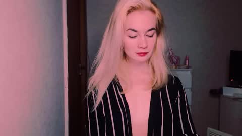 Snapshot of carinfox chatting on October 11, 5:23 am Carin online show from October 11, 5:23 am