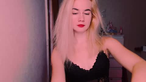 Snapshot of carinfox chatting on October 13, 7:54 am Carin online show from October 13, 7:54 am